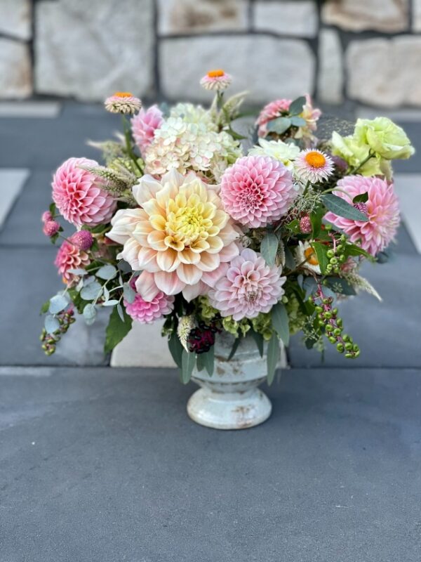 Can a Florist Help You Pick the Perfect Wedding Flowers? 1 Can a Florist Help You Pick the Perfect Wedding Flowers?