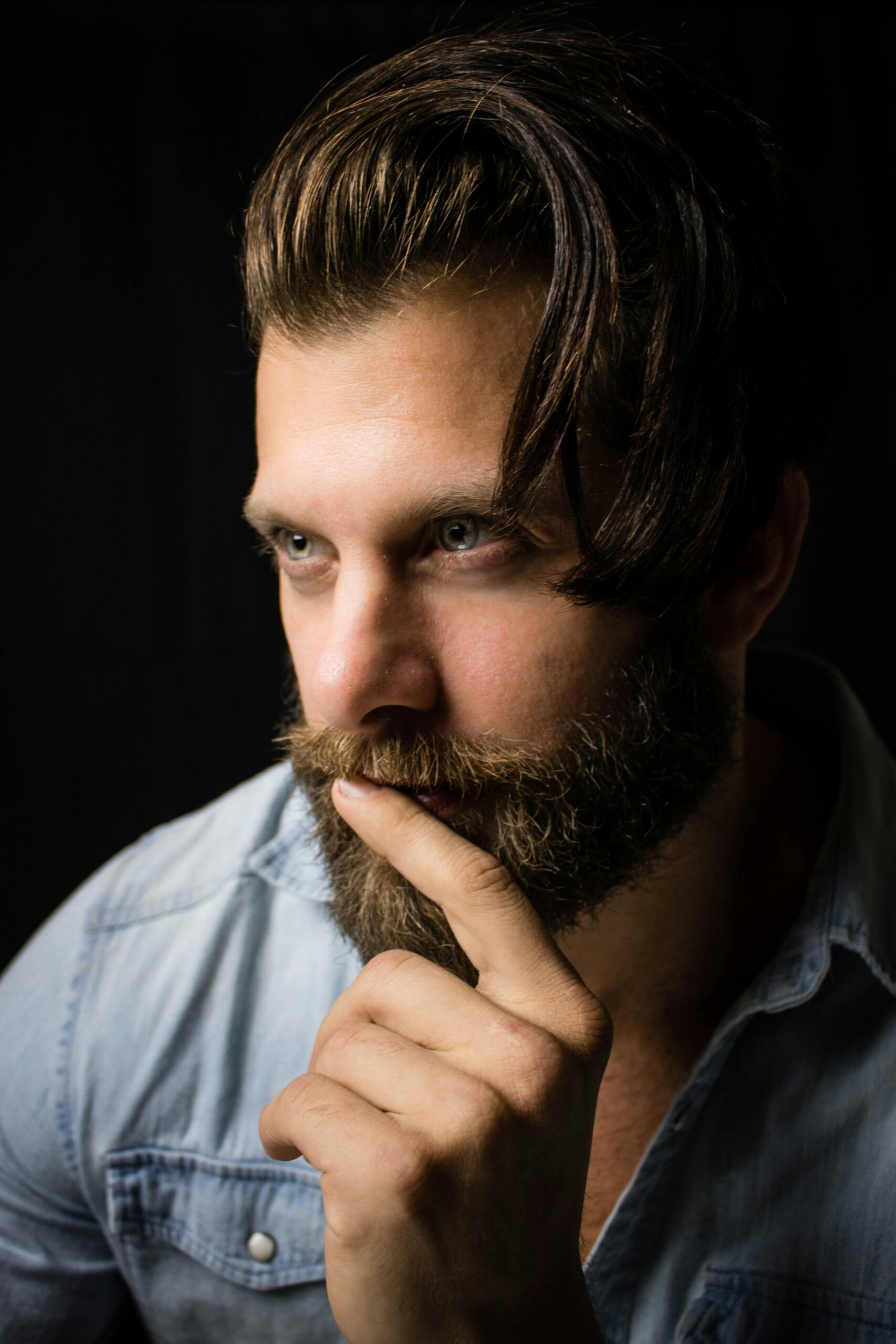 Beard Oil or Serum – Which Is Better for Your Beard in 2025? 1 Beard Oil or Serum – Which Is Better for Your Beard in 2025?
