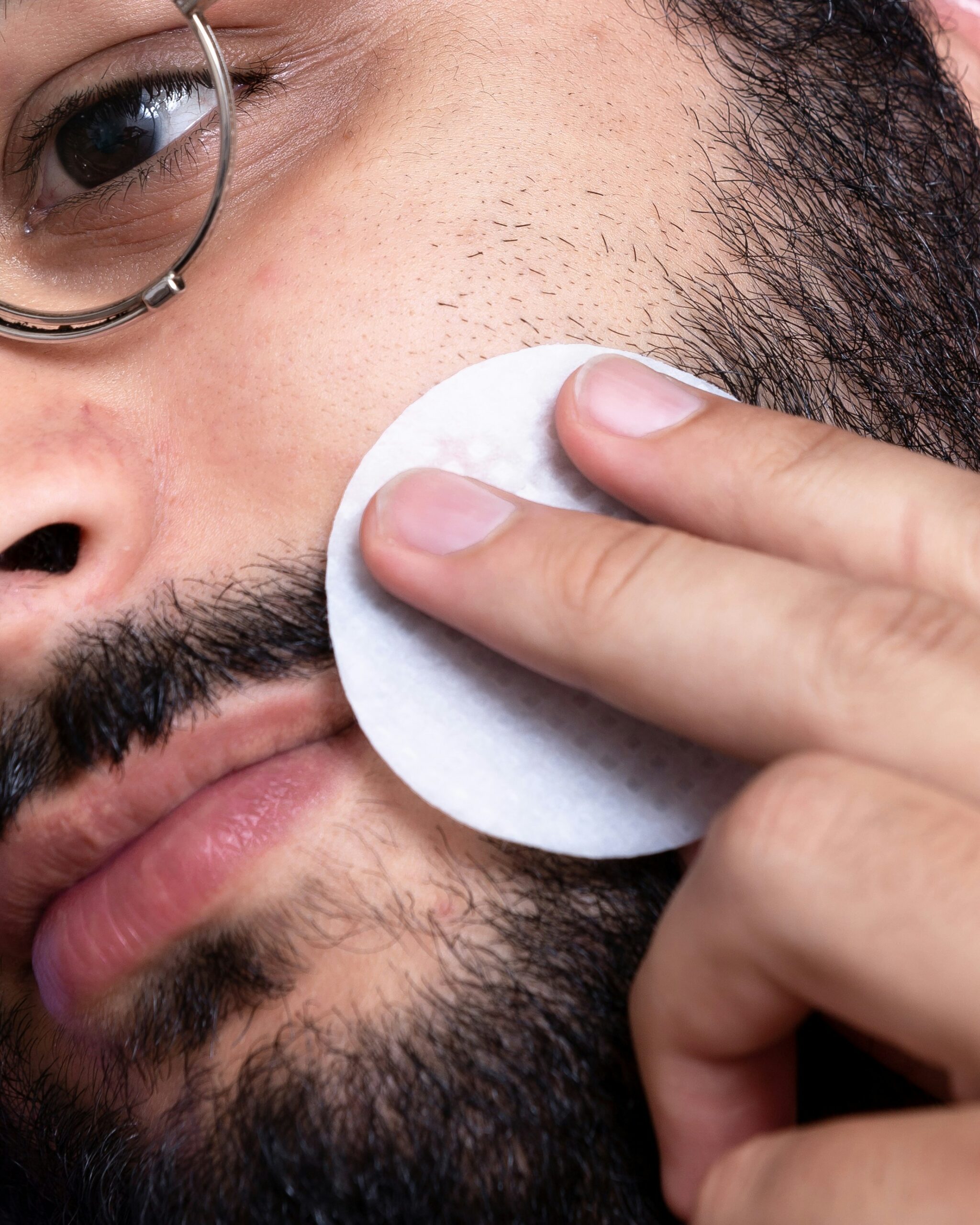 Beard Serum vs Beard Oil: Which One Should You Choose for Your Beard? 1 Beard Serum vs Beard Oil: Which One Should You Choose for Your Beard?