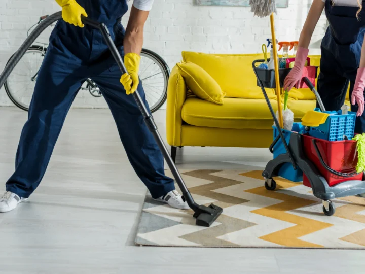 What Should Homeowners Expect From Expert Cleaning Teams?