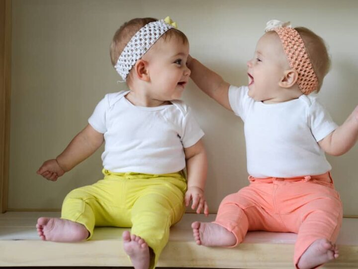 How Do You Choose Gender-Neutral Outfits for Newborn Twins?