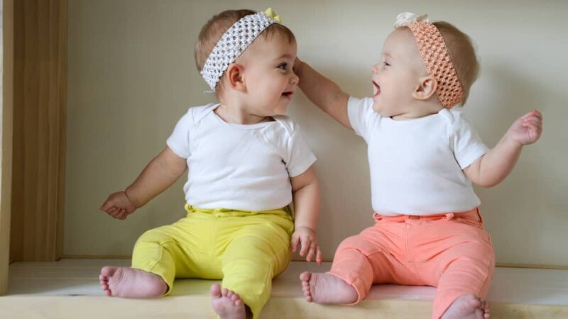 How Do You Choose Gender-Neutral Outfits for Newborn Twins?