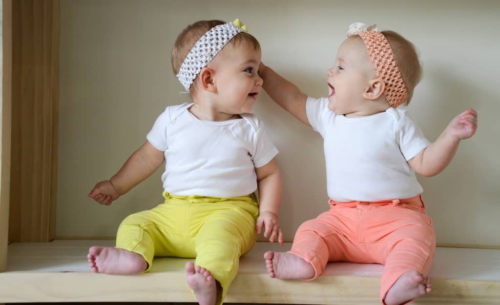 How Do You Choose Gender-Neutral Outfits for Newborn Twins? 1 How Do You Choose Gender-Neutral Outfits for Newborn Twins?