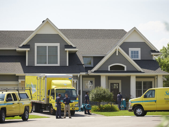 How Do You Choose the Right Flood Cleanup Company?