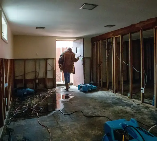 How Can You Stay Safe During an Emergency Flood? 1 How Can You Stay Safe During an Emergency Flood?