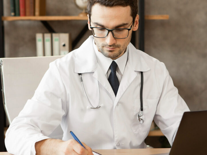 How Healthcare Bookkeeping Services Improve Cash Flow and Compliance