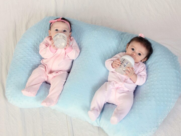 Are Gender-Neutral Twin Outfits a Good Idea for Everyday Wear?