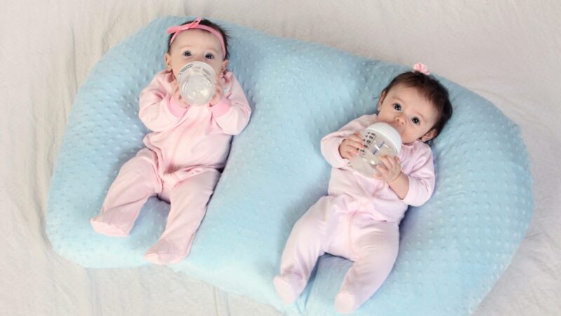 Are Gender-Neutral Twin Outfits a Good Idea for Everyday Wear?
