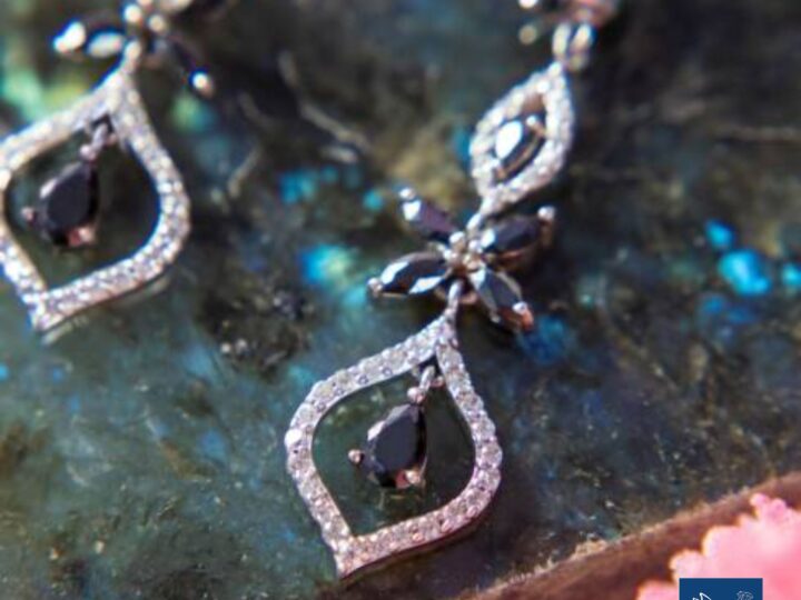 What Is the Labradorite Effect, and Why Does It Feel Almost Magical?