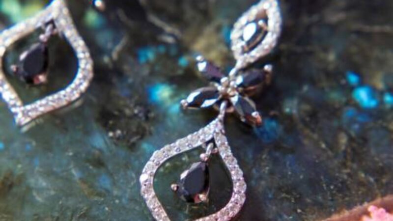 What Is the Labradorite Effect, and Why Does It Feel Almost Magical?