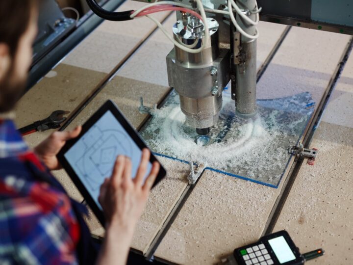 What is the difference between tooling and mould?