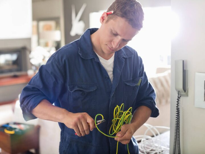 Factors to Consider when Choosing a Qualified Electrician