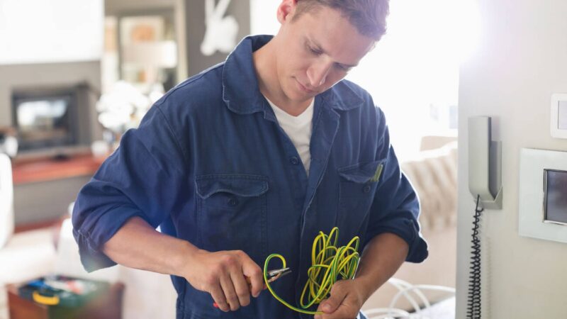 Factors to Consider when Choosing a Qualified Electrician