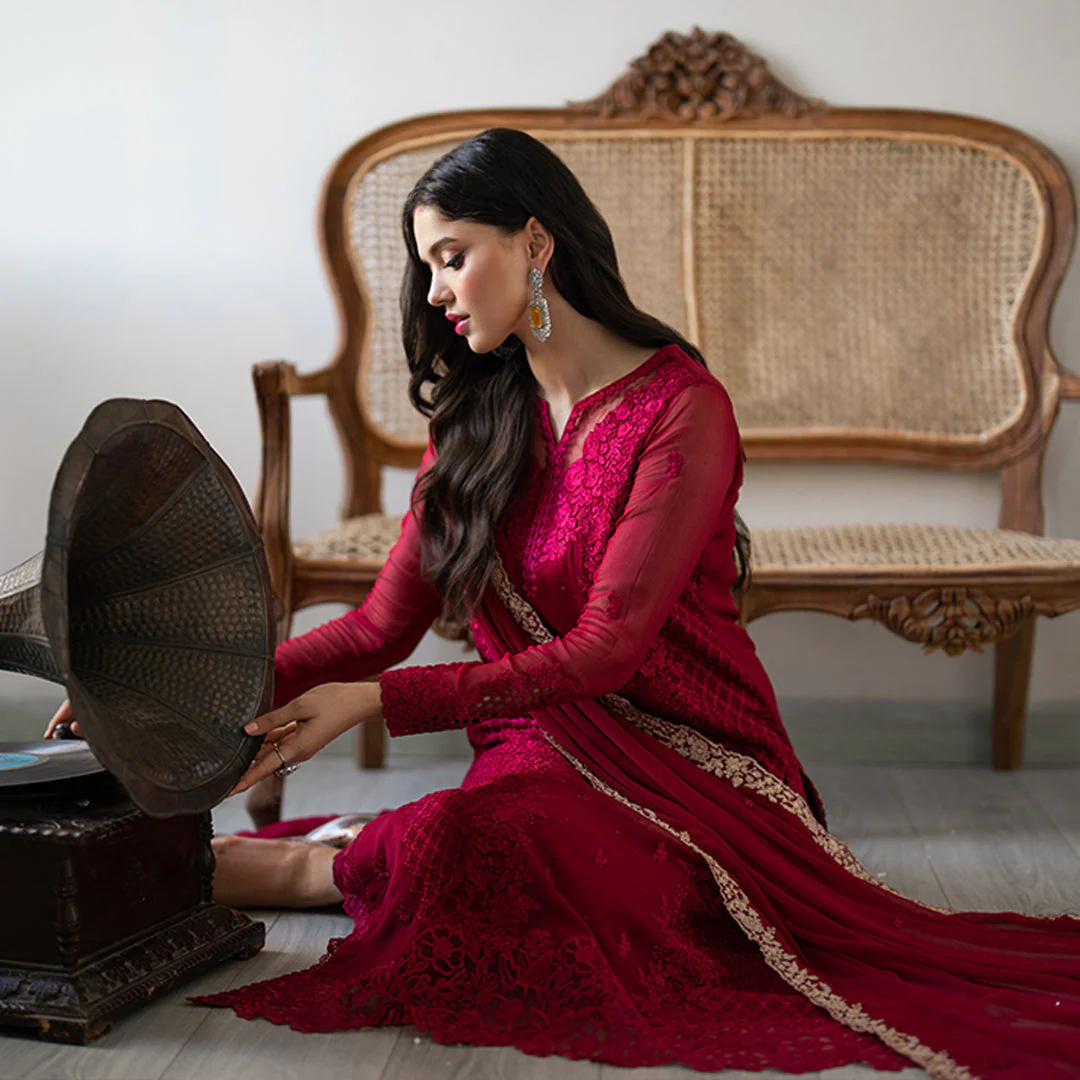 Explore the Best Azure Pakistani Outfits for UK Shoppers 1 Explore the Best Azure Pakistani Outfits for UK Shoppers