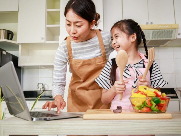 Cotton Aprons: Comfort, Breathability, and Durability Combined