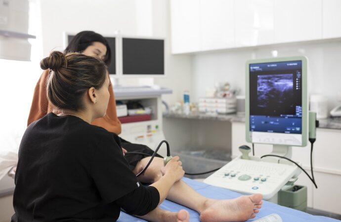 Why Should You Consider a Vein Treatment Clinic Instead of Home Remedies?