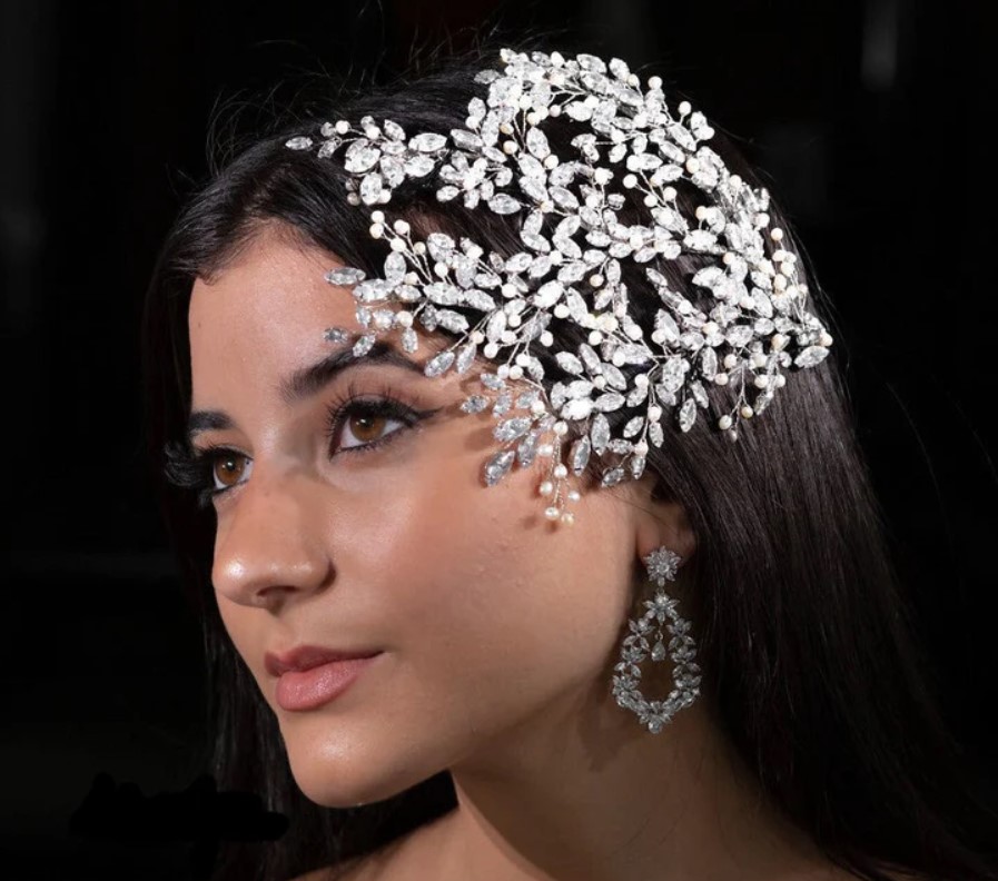 Choosing the Perfect Bridal Party Hair Accessories for a Picture-Perfect Wedding