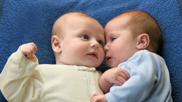 Why Are Matching Twin Baby Girl Outfits So Popular Among Parents?
