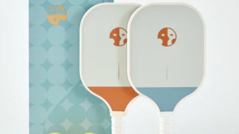 Custom vs. Off-the-Shelf Pickleball Paddle Sets: Which Is Better for Beginners?