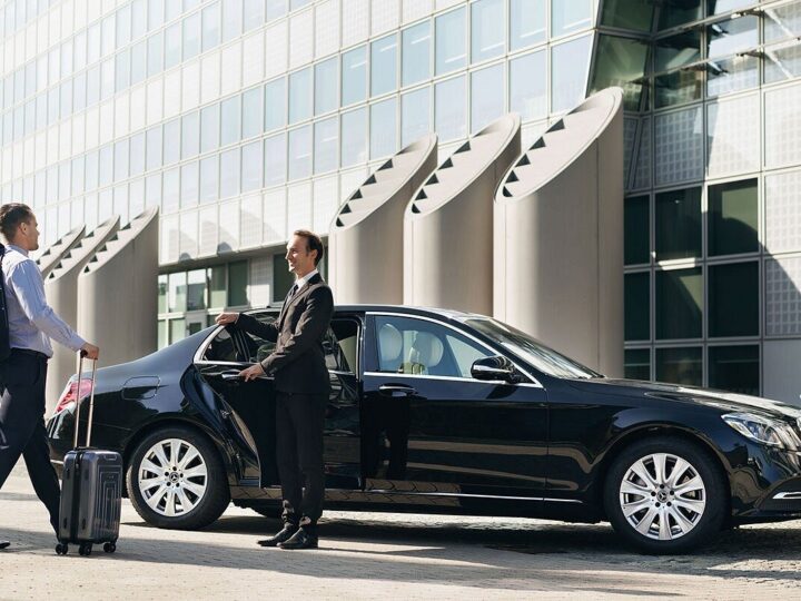 Graduation Transportation Service: Celebrate the Milestone with Style and Ease