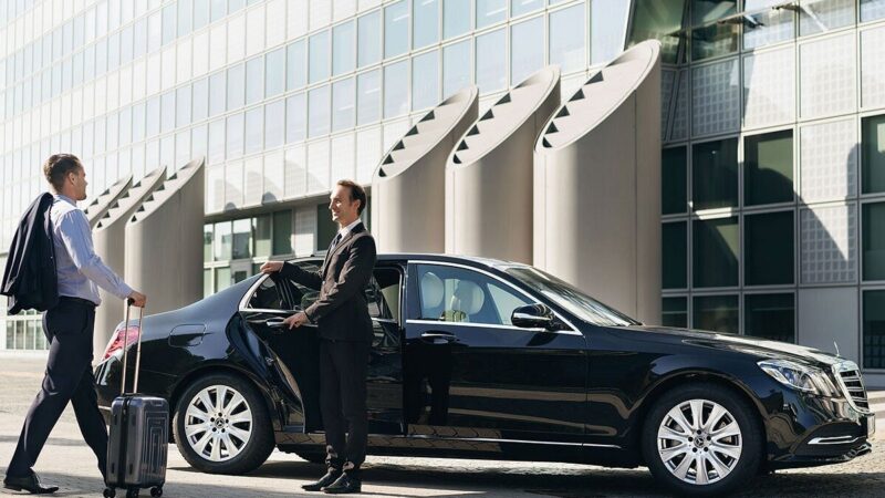 Graduation Transportation Service: Celebrate the Milestone with Style and Ease