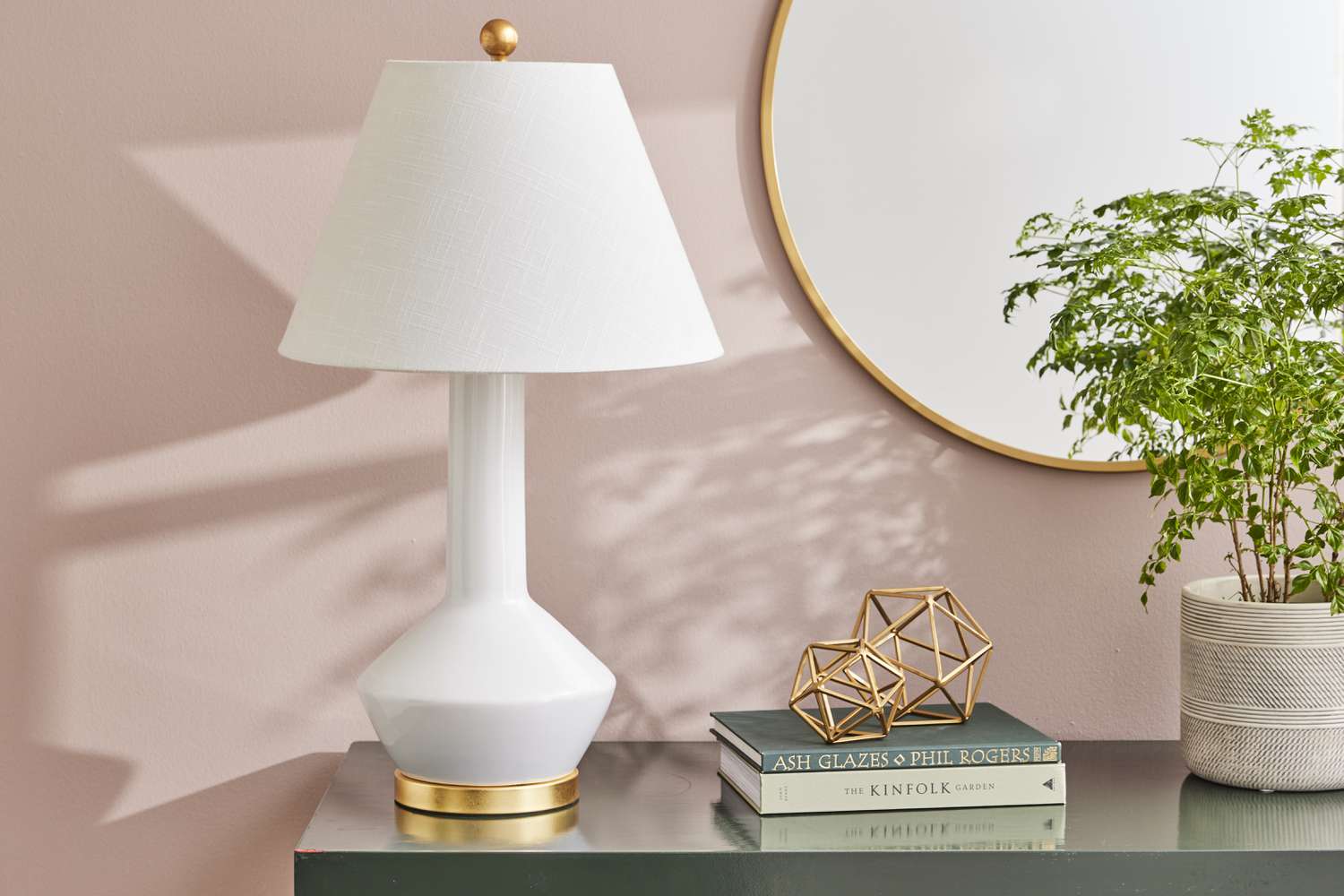 5 Ways to Style a White Lamp Shade for a Fresh Bedroom Look
