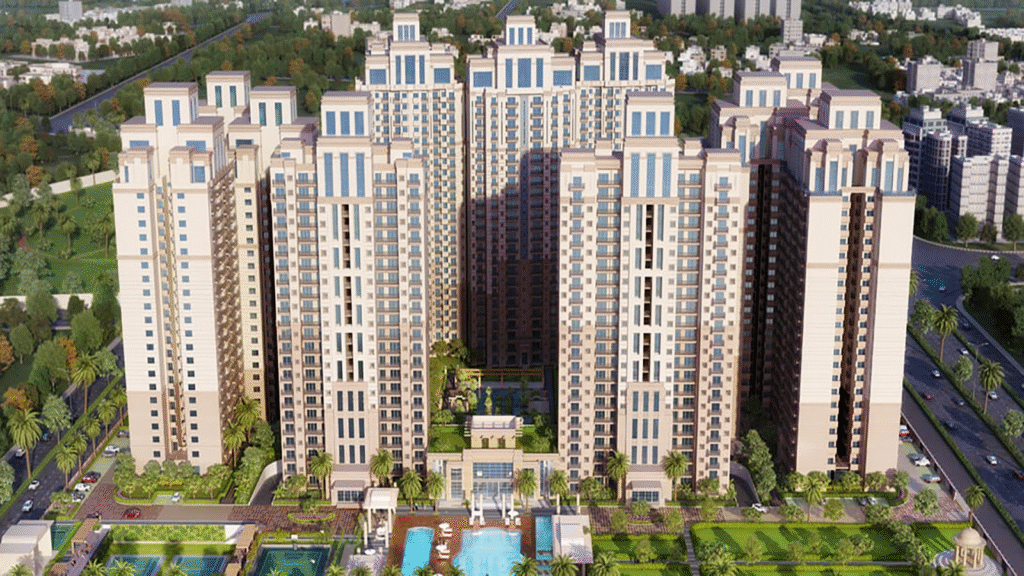 4 BHK Flat in Noida 1