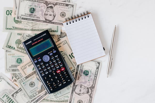 Finding the Right Bookkeeper for Your Business 1 Finding the Right Bookkeeper for Your Business
