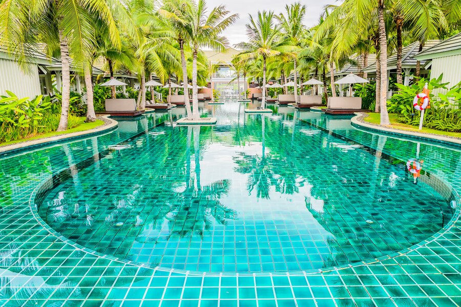 Houston Pool Builder Projects That Blend with Your Yard