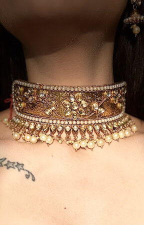 Exploring gold jewellery sets online: A modern shopping revolution