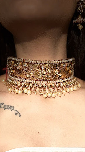 Exploring gold jewellery sets online: A modern shopping revolution