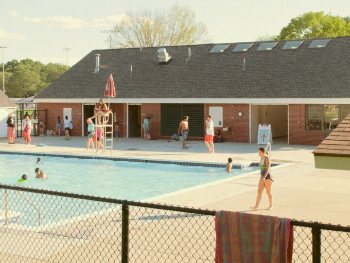 What to Look for When Searching “Pool Service Near Me” and Hiring Skilled Pool Operators