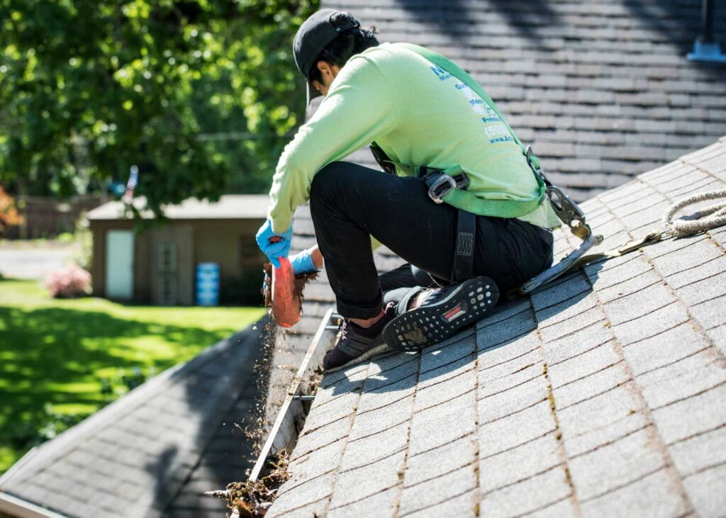 Gutter Cleaning Near Me San Mateo 2 GutterCleaningEdited