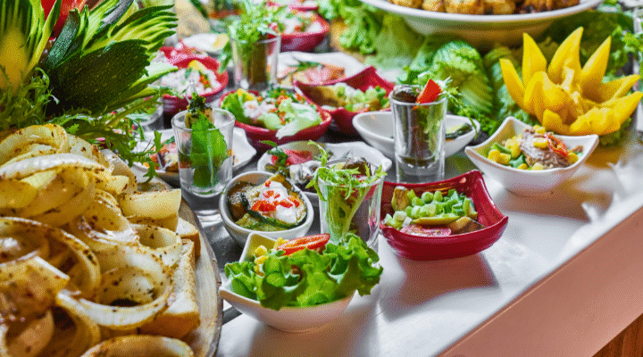 How Catering Services Elevate Corporate Lunch Events