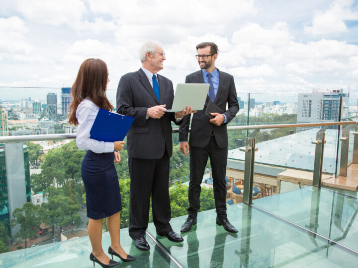 How to Choose Between Free Zone and Mainland Business Setup in UAE