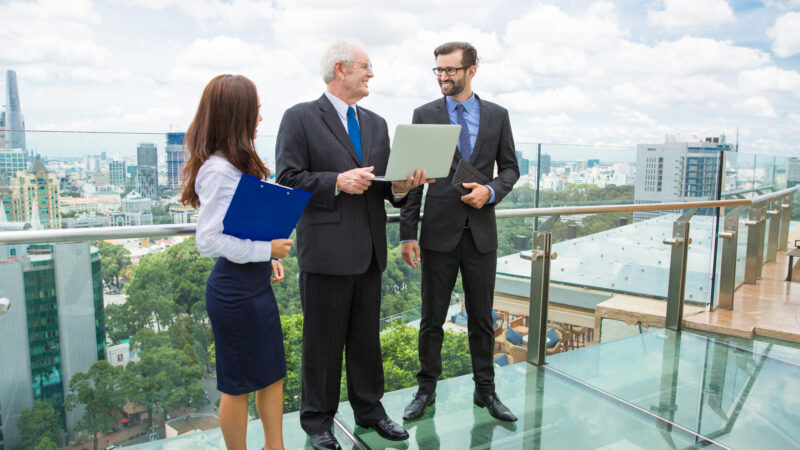 How to Choose Between Free Zone and Mainland Business Setup in UAE