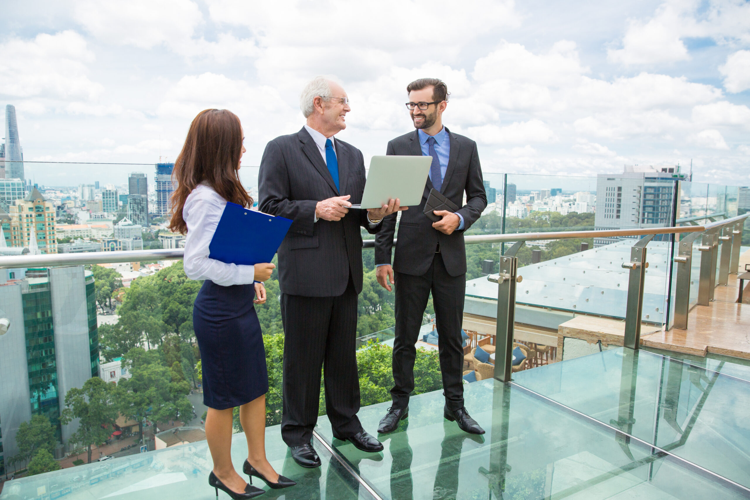 How to Choose Between Free Zone and Mainland Business Setup in UAE